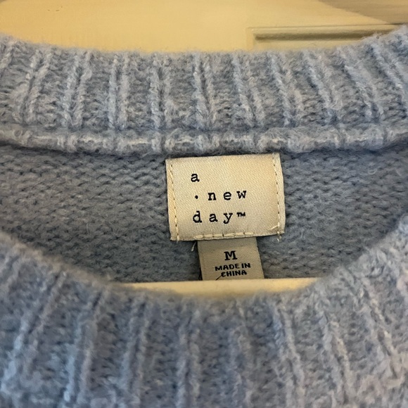 Bow Sweater - Picture 2 of 3